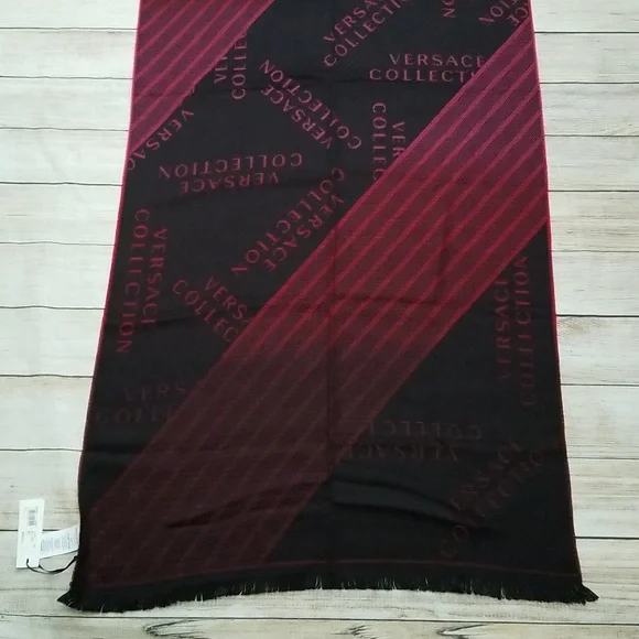 New Versace Logo Striped Scarf - Picture 12 of 13